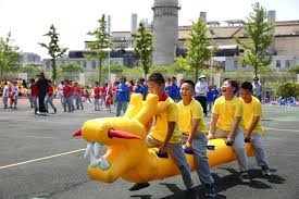 足球国足球迷自发制作横幅，为球队打气