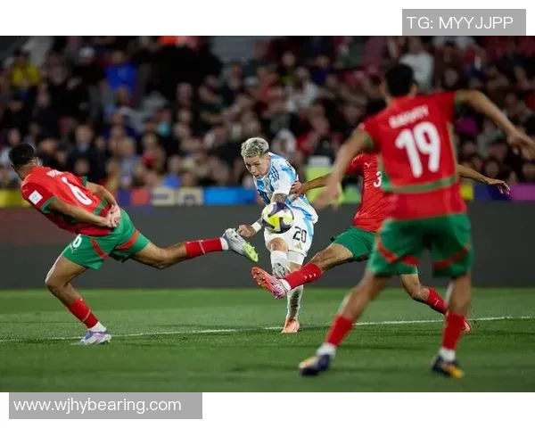 米体：劳塔罗近6个月奔波10.4万公里参加比赛，能绕地球三圈